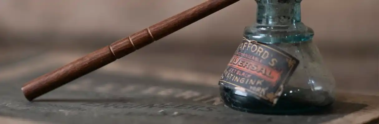 Stylos plume, encres et instruments d’écriture anciens